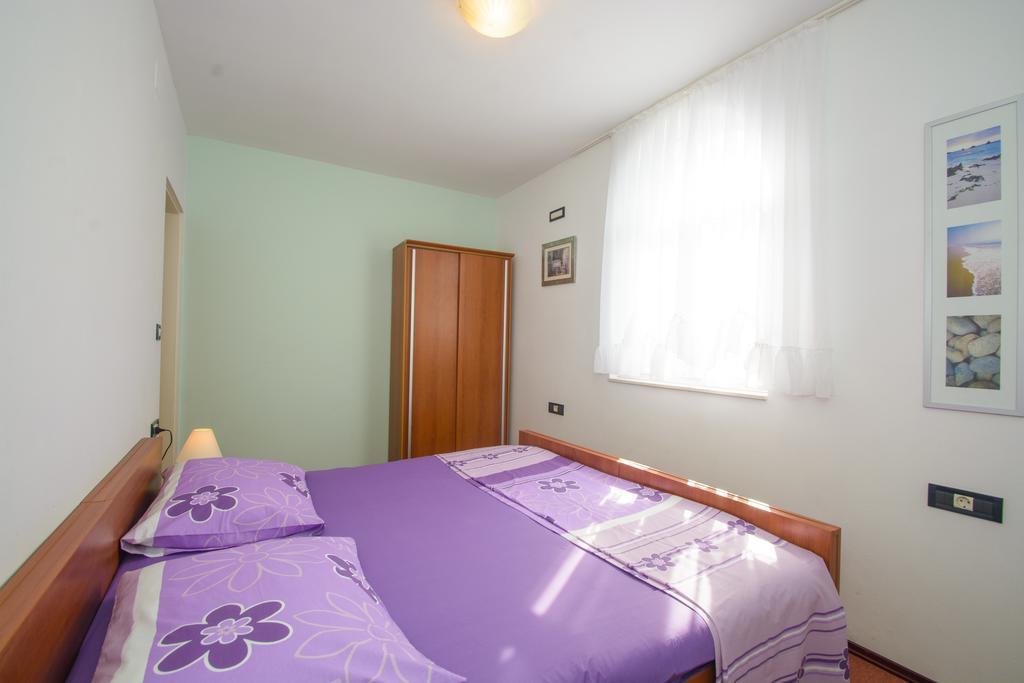 Apartments Jerkunica Rogoznica  Zimmer foto