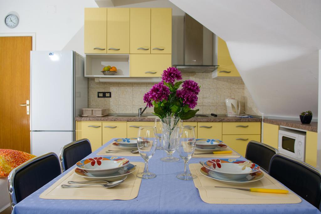Apartments Jerkunica Rogoznica  Zimmer foto