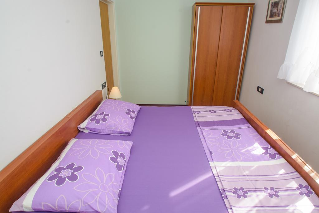 Apartments Jerkunica Rogoznica  Zimmer foto