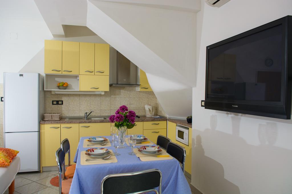 Apartments Jerkunica Rogoznica  Zimmer foto