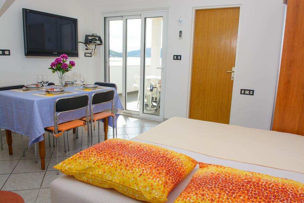 Apartments Jerkunica Rogoznica  Zimmer foto