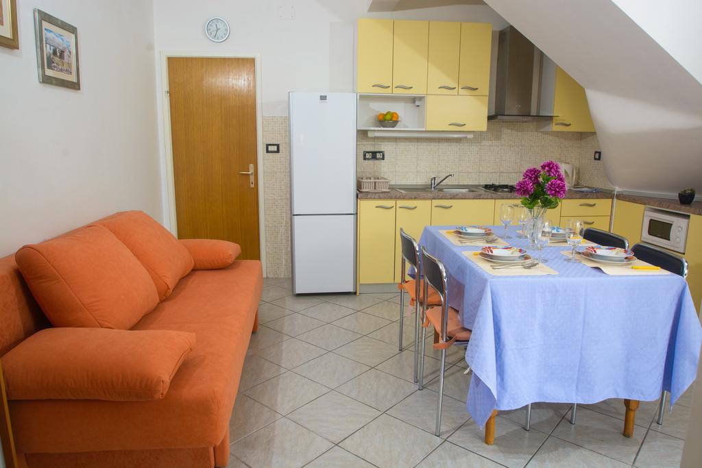 Apartments Jerkunica Rogoznica  Zimmer foto